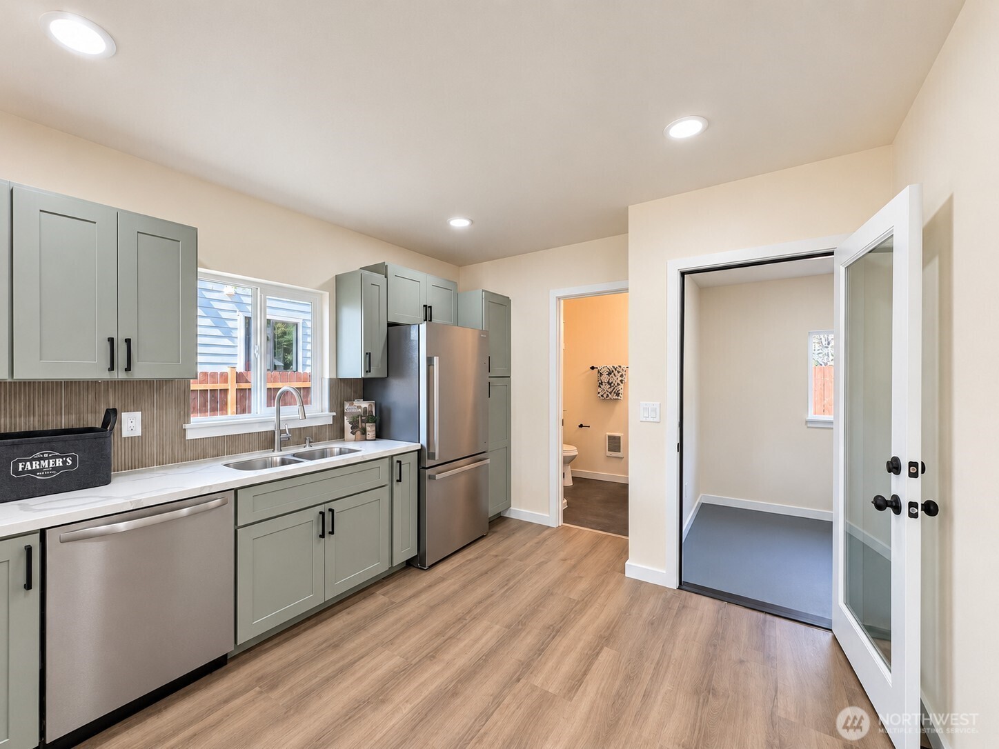 1012 Dearborn Avenue Property Photo 8