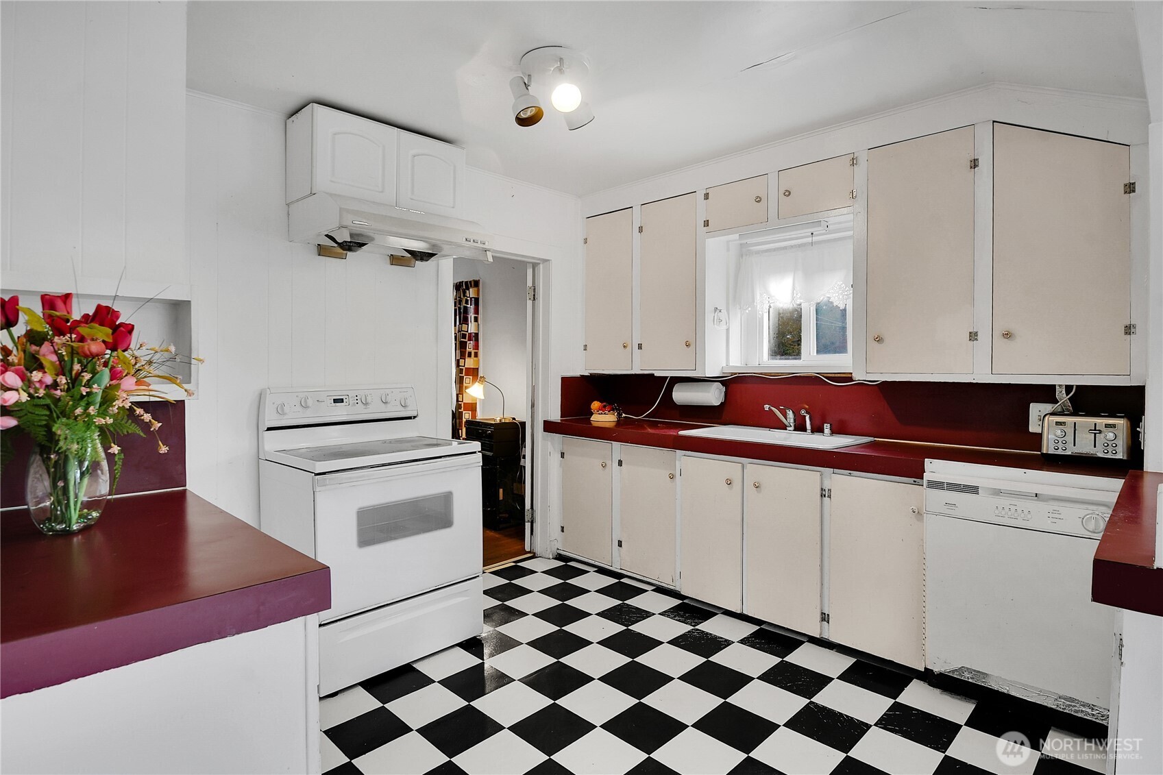 1216 N 103rd Street Property Photo 5