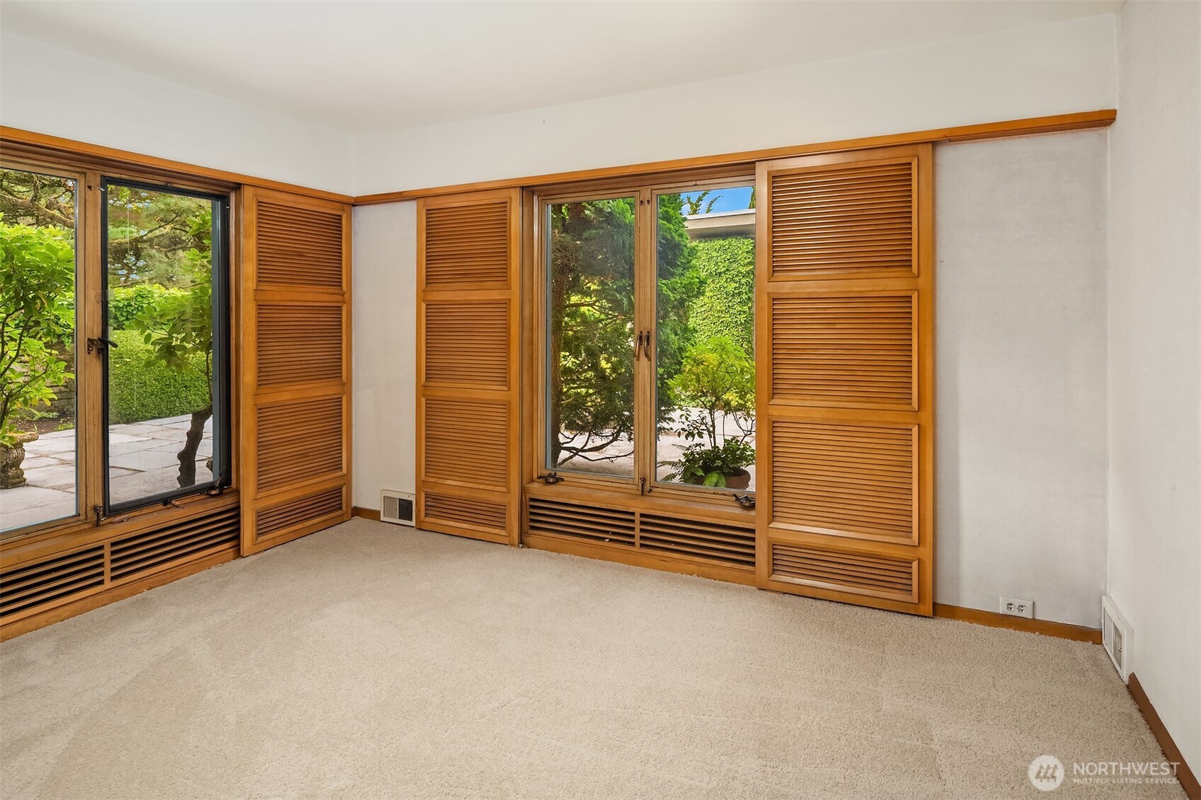 2222 Waverly Way Property Photo 17