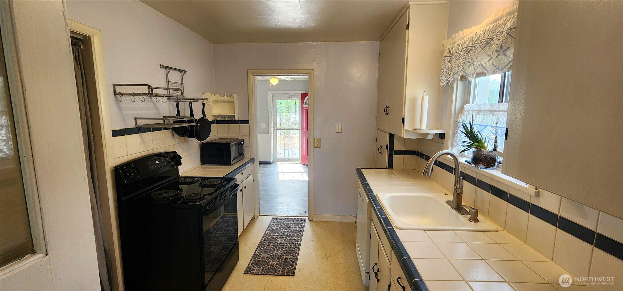 122 Ginko Street Property Photo 7