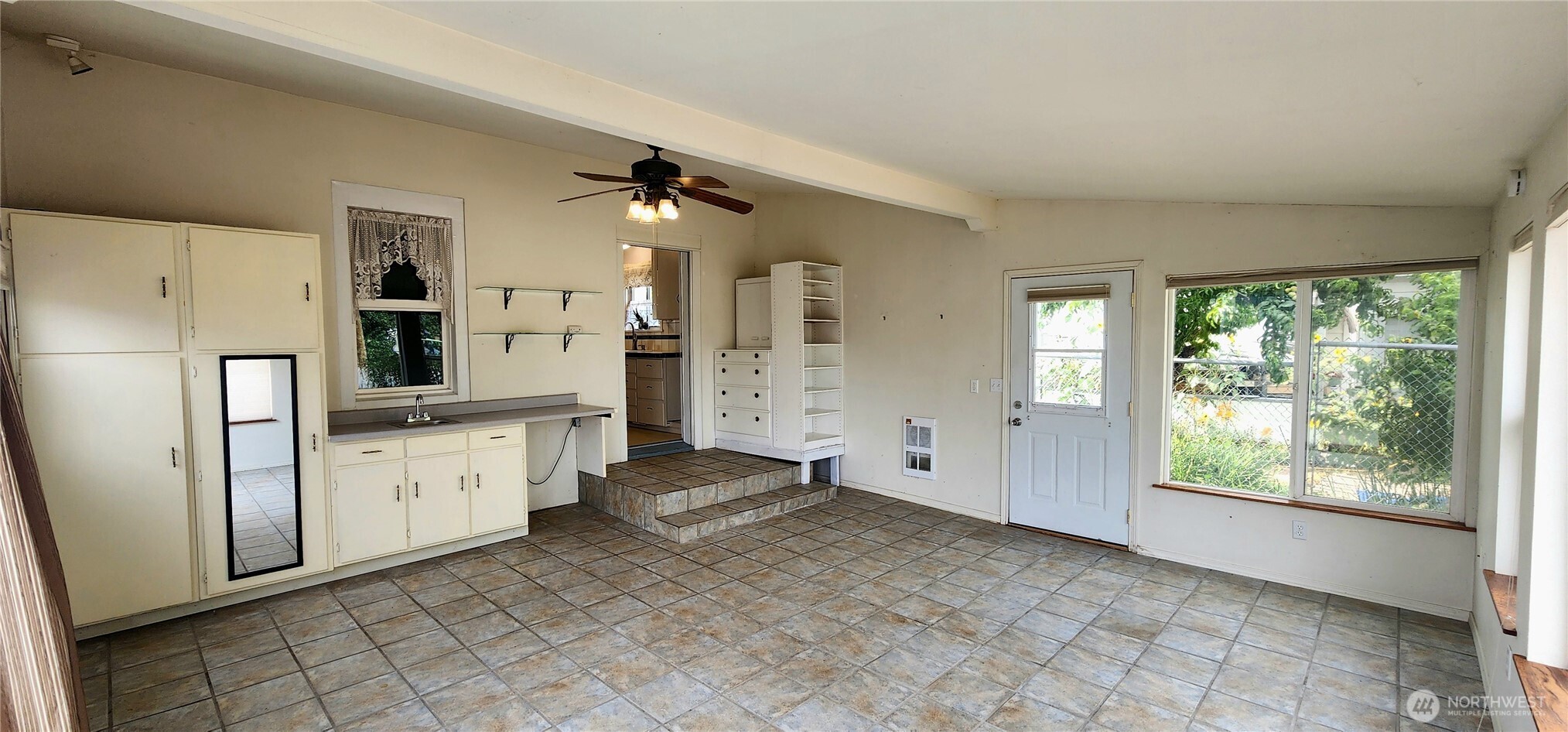 122 Ginko Street Property Photo 8
