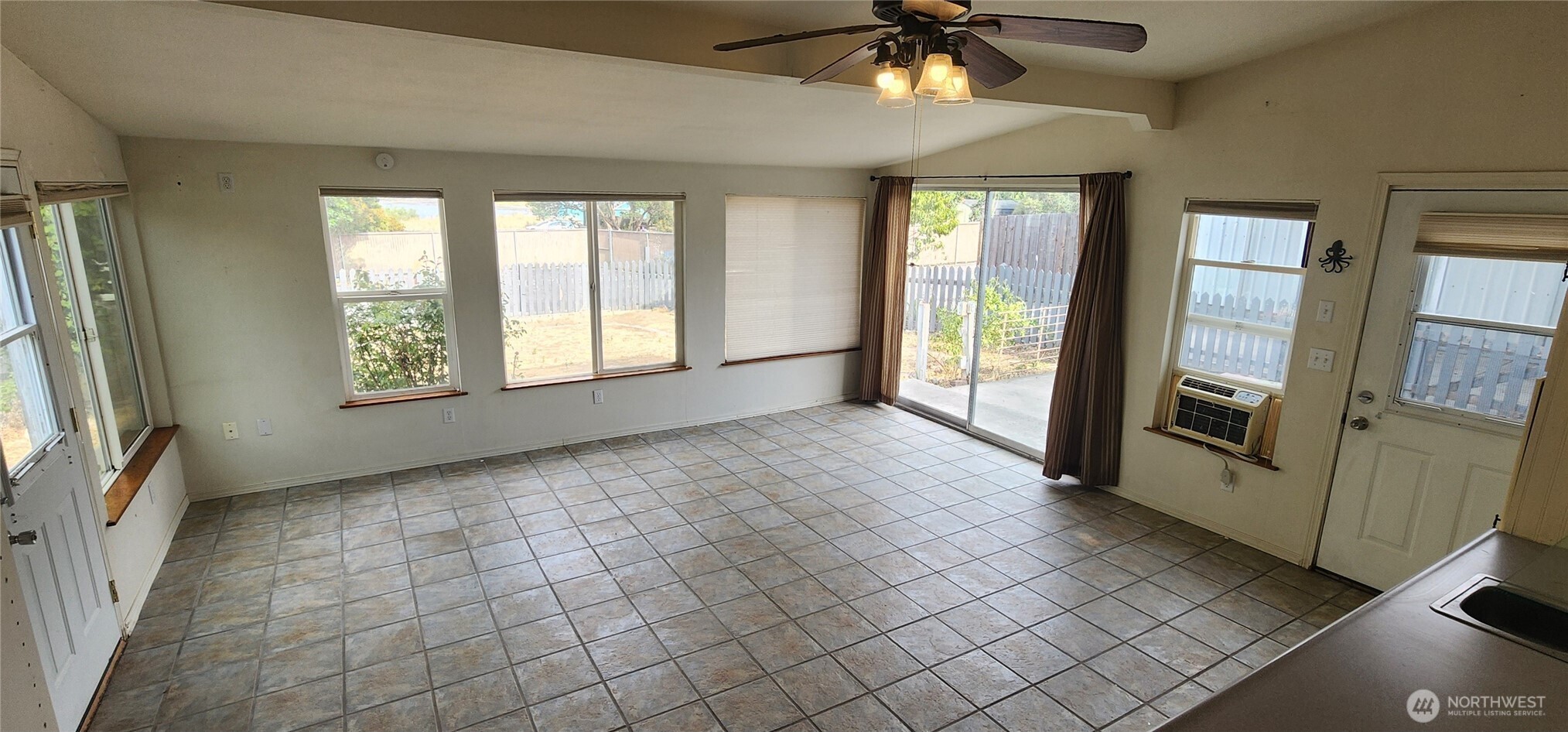 122 Ginko Street Property Photo 10