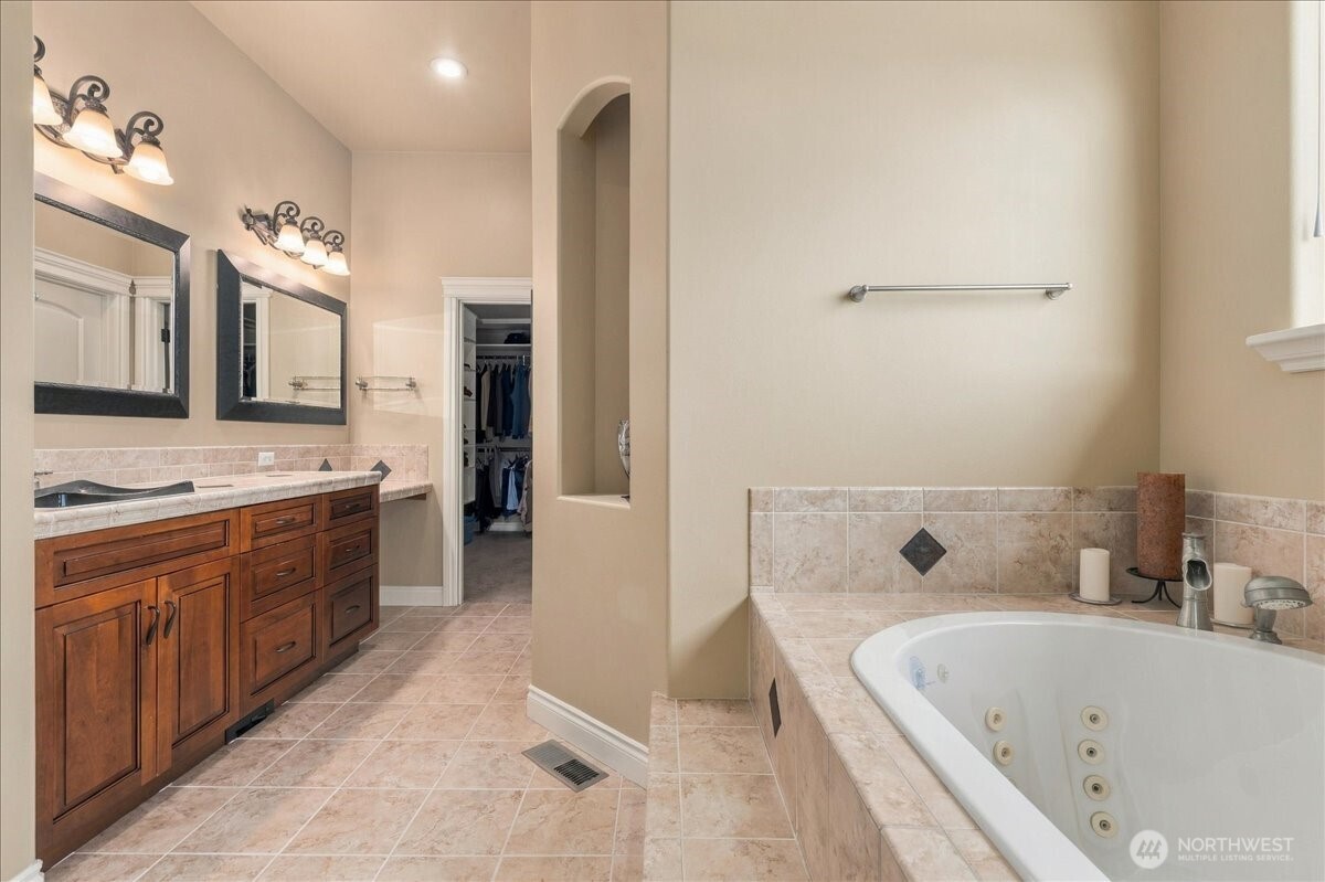 905 Golden Crest Drive Property Photo 26