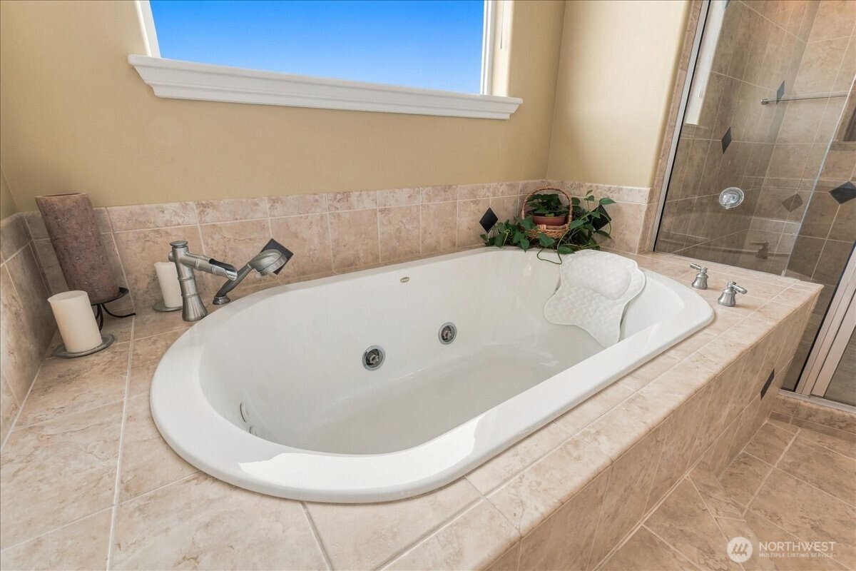 905 Golden Crest Drive Property Photo 27