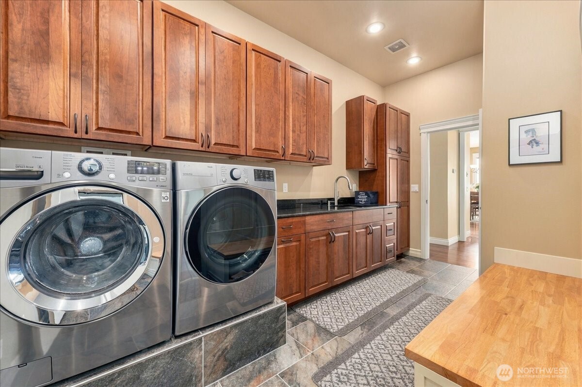 905 Golden Crest Drive Property Photo 32