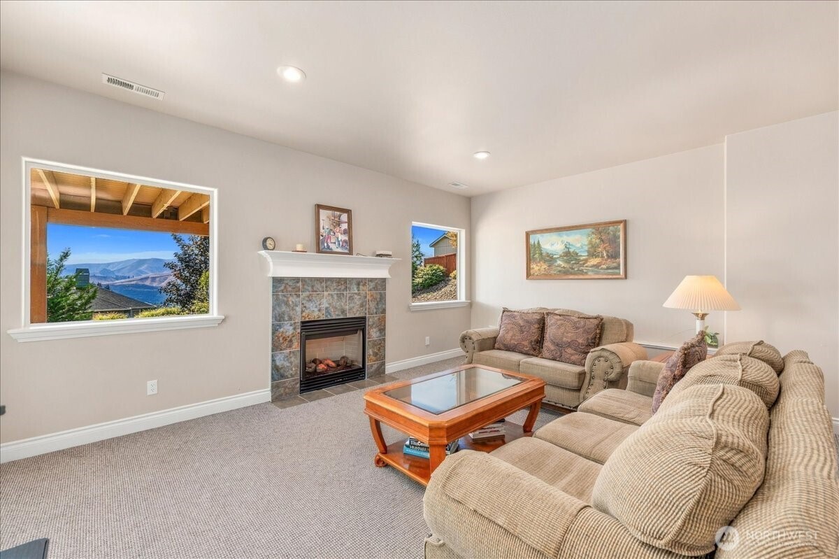 905 Golden Crest Drive Property Photo 38