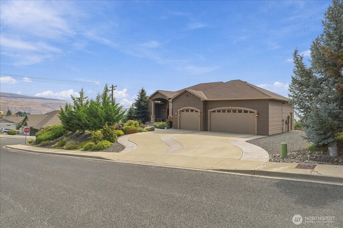 905 Golden Crest Drive Property Photo 40