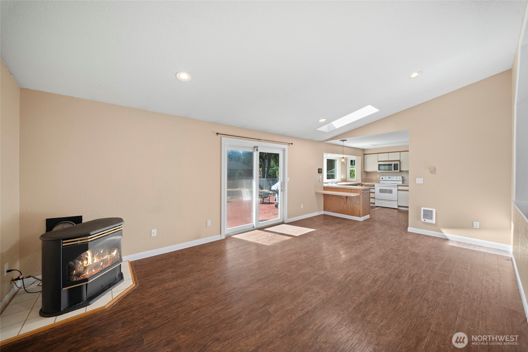 7015 Tolmie Drive Property Photo 10