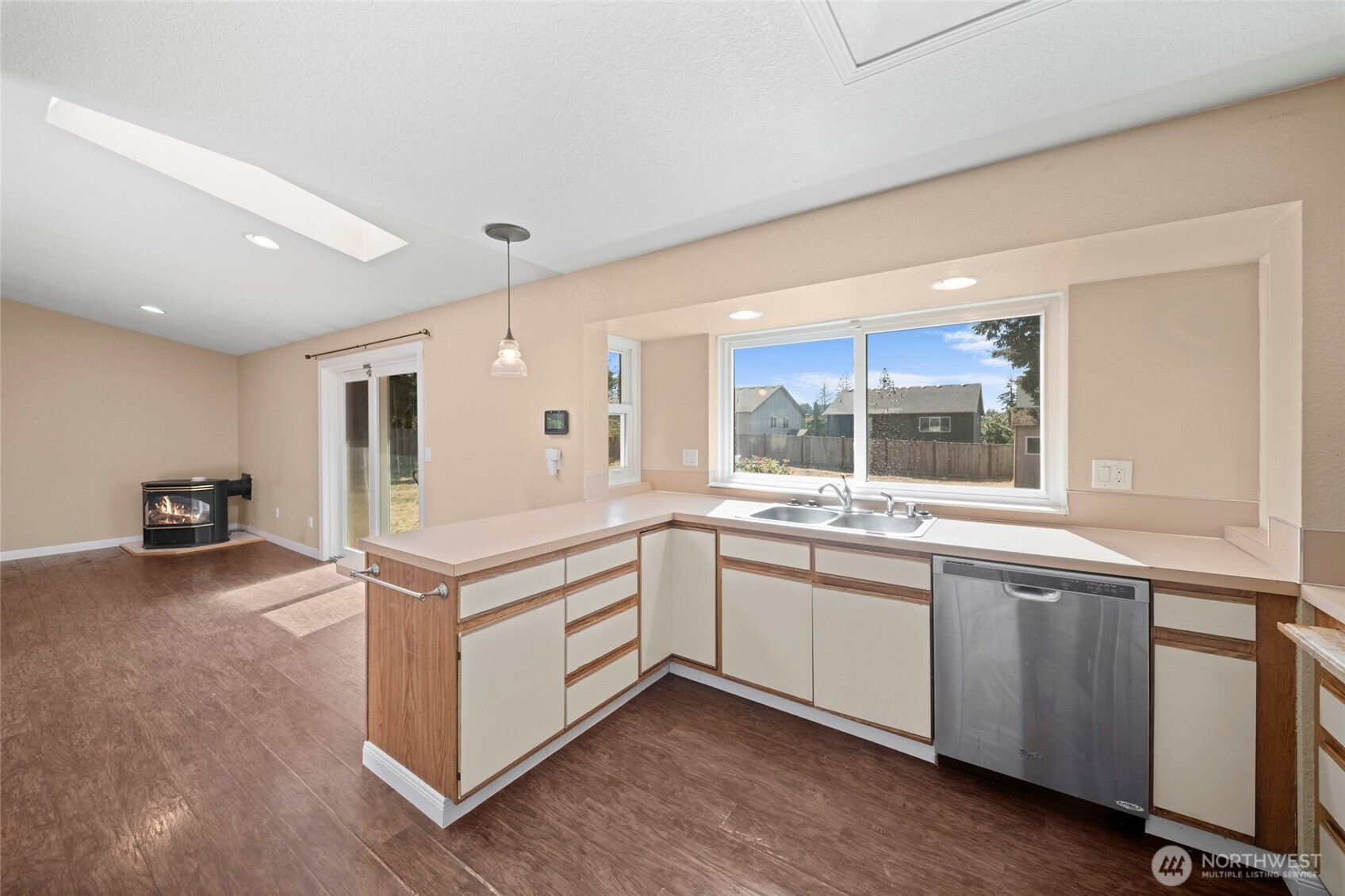 7015 Tolmie Drive Property Photo 14
