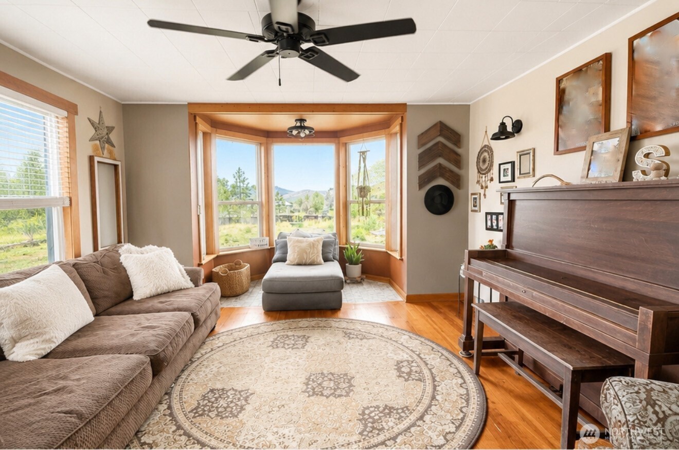 1012 Rodger Street Property Photo 4