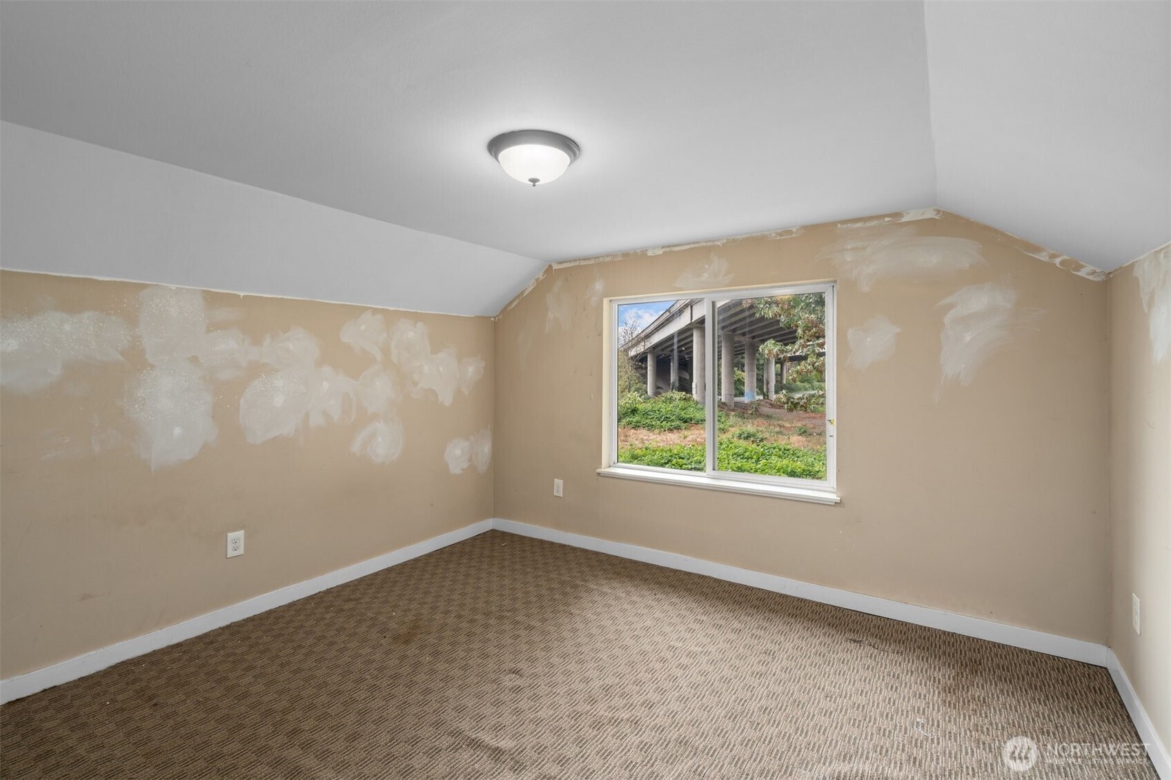 13315 Valley Avenue Property Photo 13