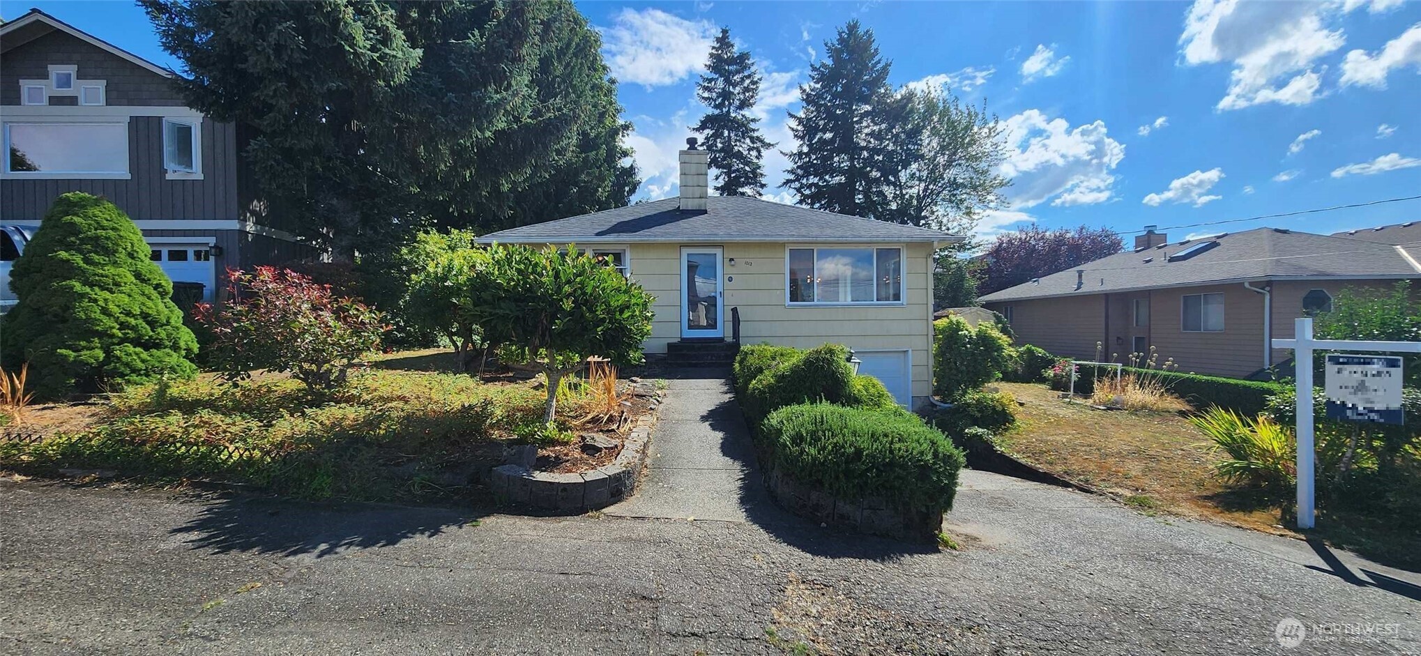 1013 N 33rd Place Property Photo 1