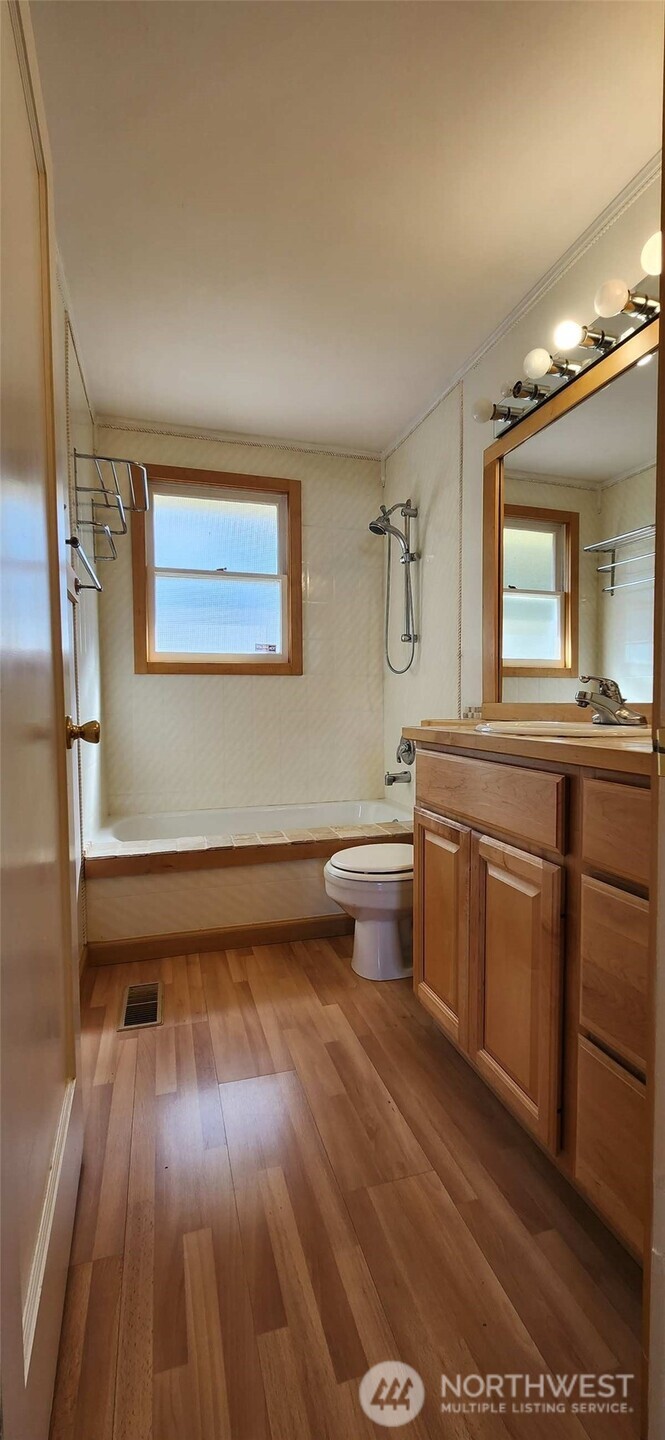 1013 N 33rd Place Property Photo 21