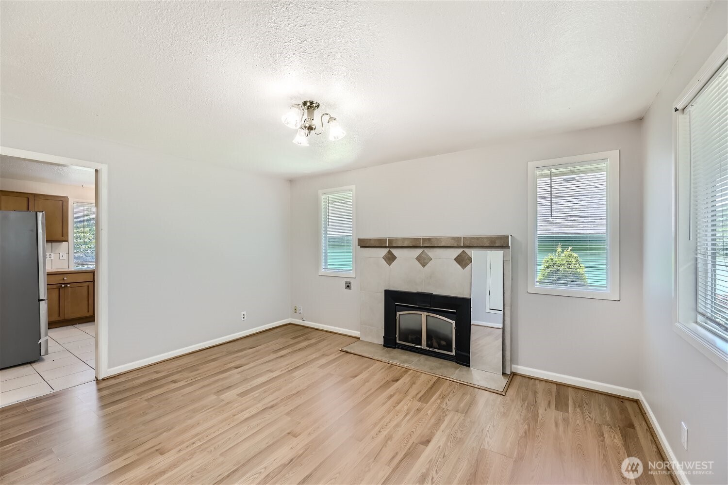 9253 3rd Avenue Property Photo 3