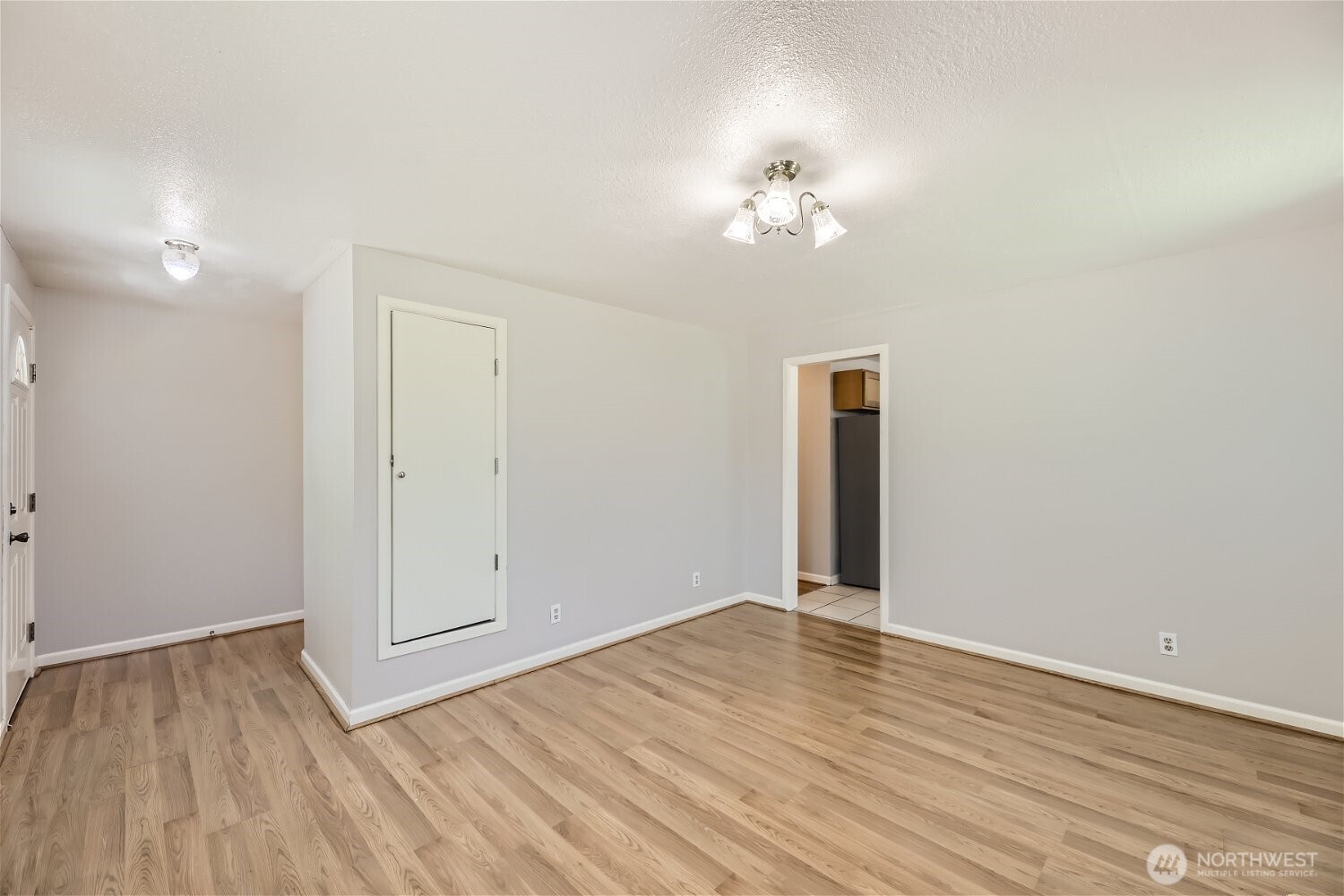 9253 3rd Avenue Property Photo 4