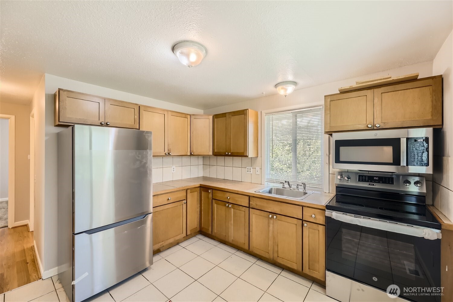 9253 3rd Avenue Property Photo 5