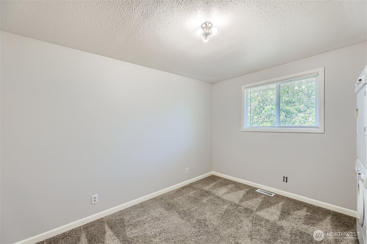 9253 3rd Avenue Property Photo 8