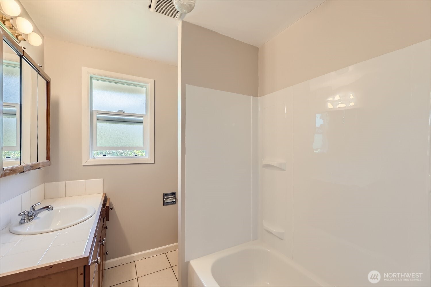 9253 3rd Avenue Property Photo 9