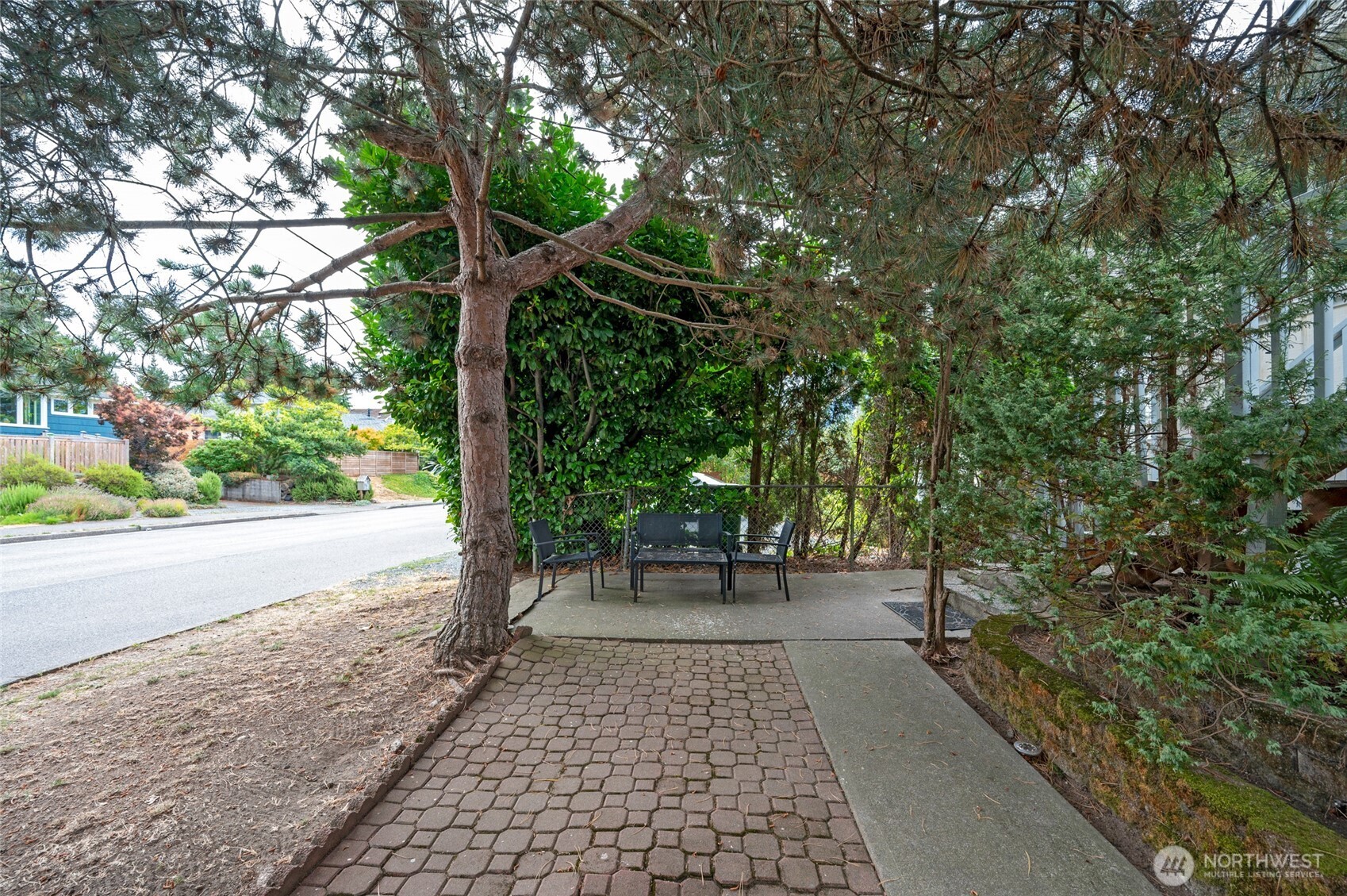 9253 3rd Avenue Property Photo 10