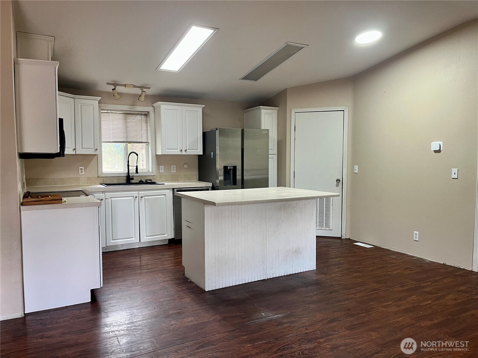 8510 Thuja Avenue Property Photo 4