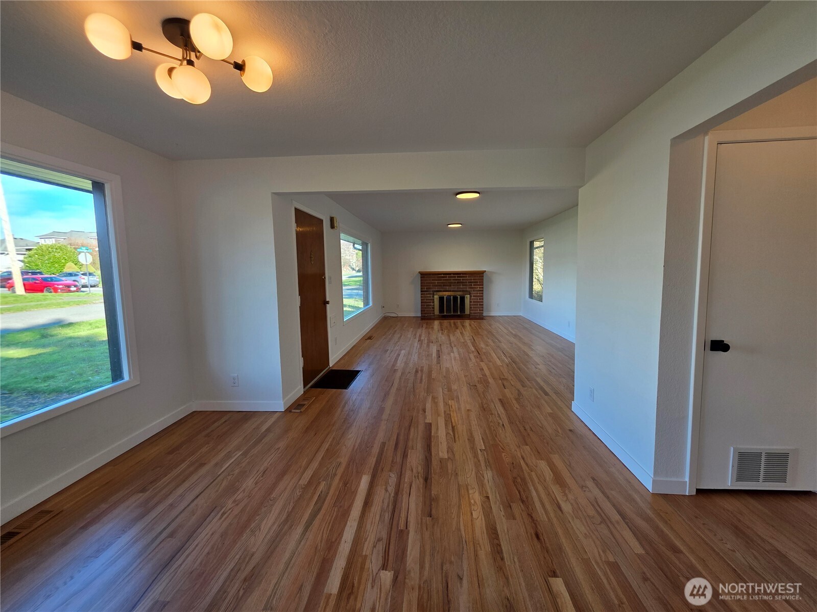 420 E Connecticut Property Photo 4