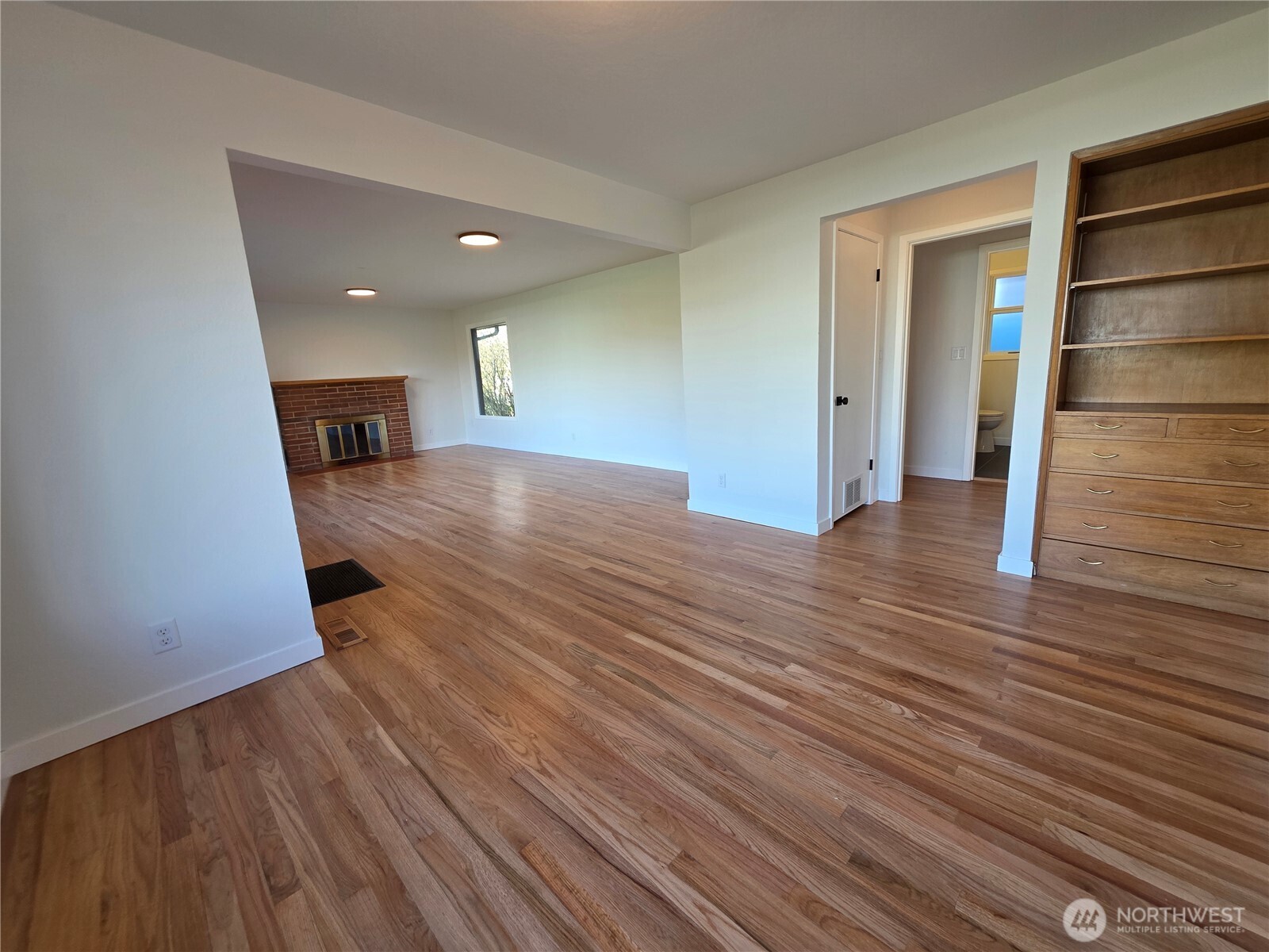 420 E Connecticut Property Photo 5