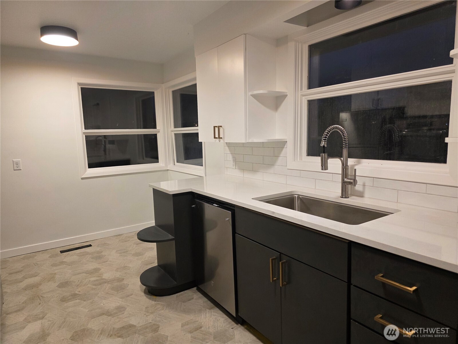 420 E Connecticut Property Photo 9