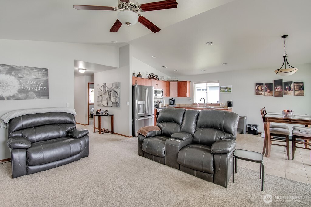 1534 Larkspur Drive Property Photo 3