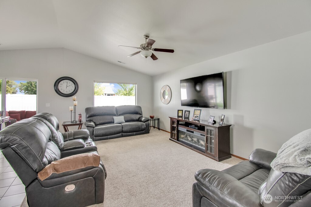 1534 Larkspur Drive Property Photo 4