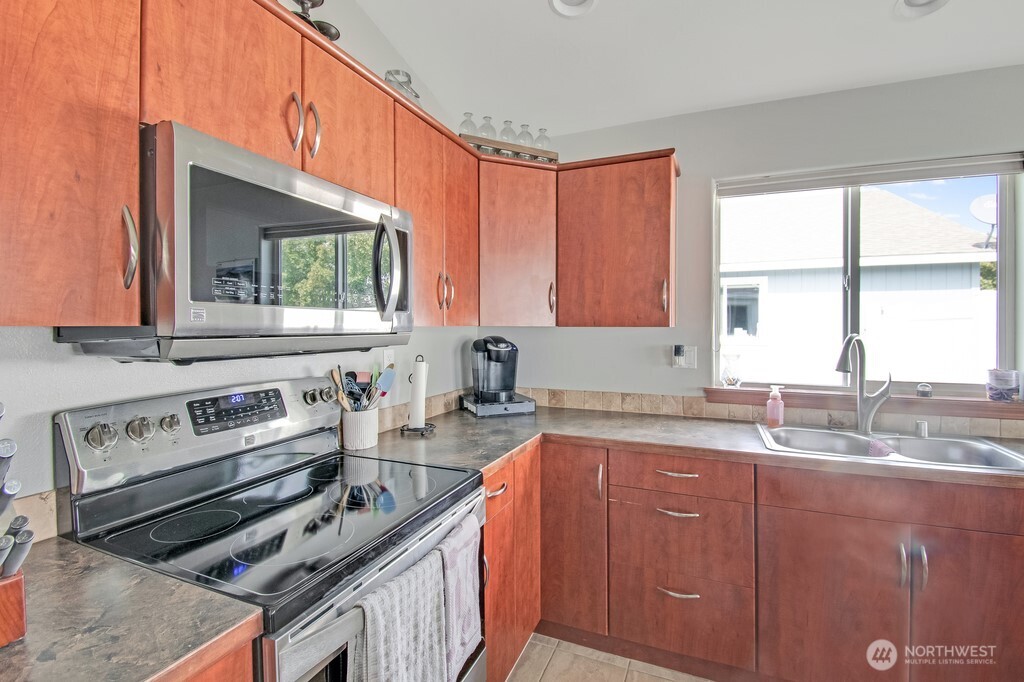 1534 Larkspur Drive Property Photo 8