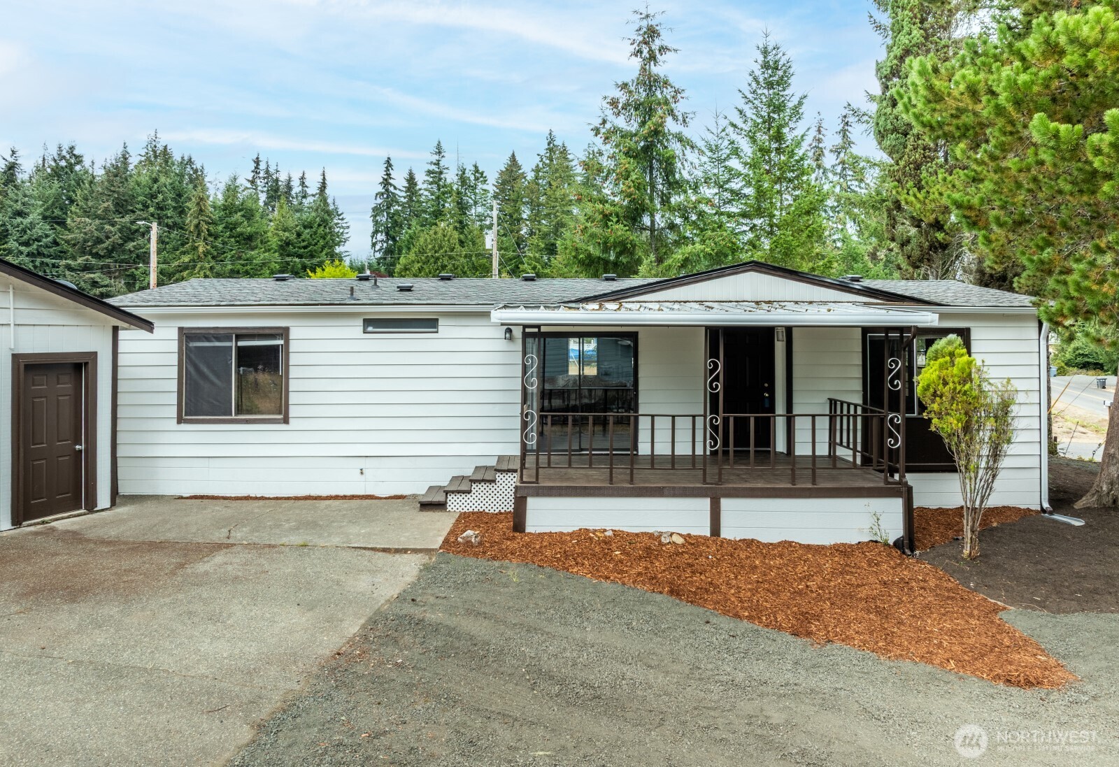 2050 E Timberlake West Drive Property Photo 1