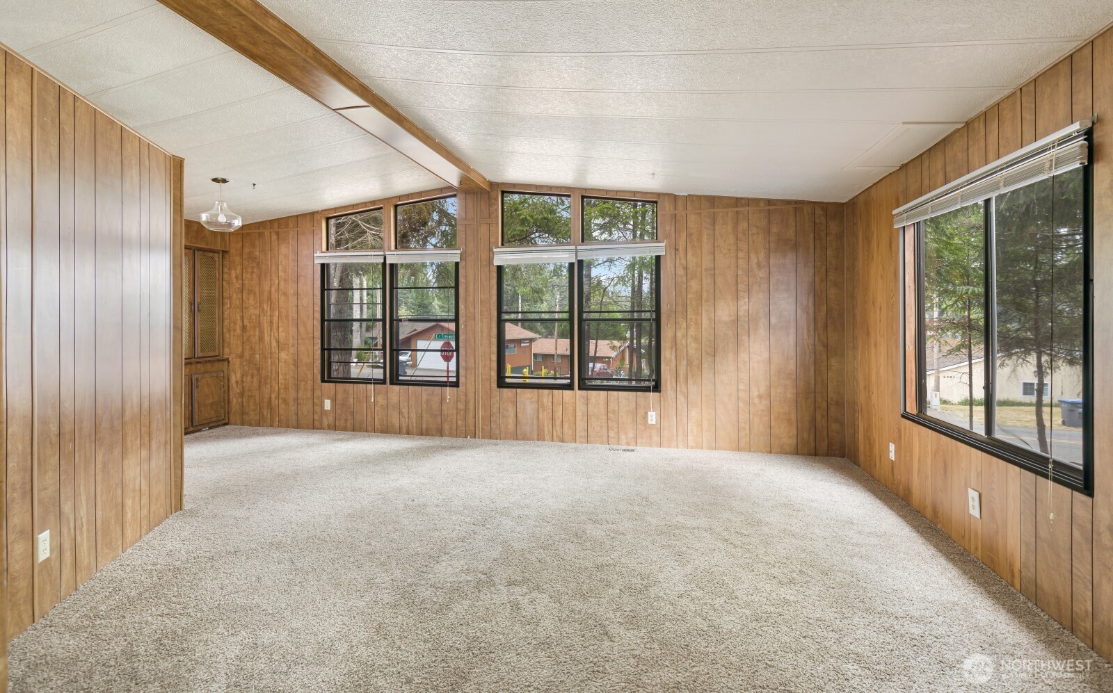 2050 E Timberlake West Drive Property Photo 3