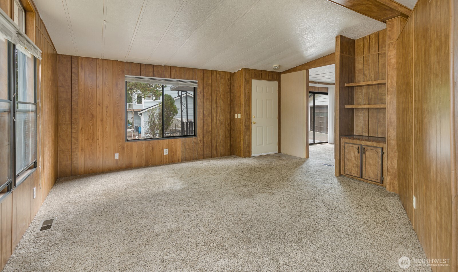2050 E Timberlake West Drive Property Photo 4
