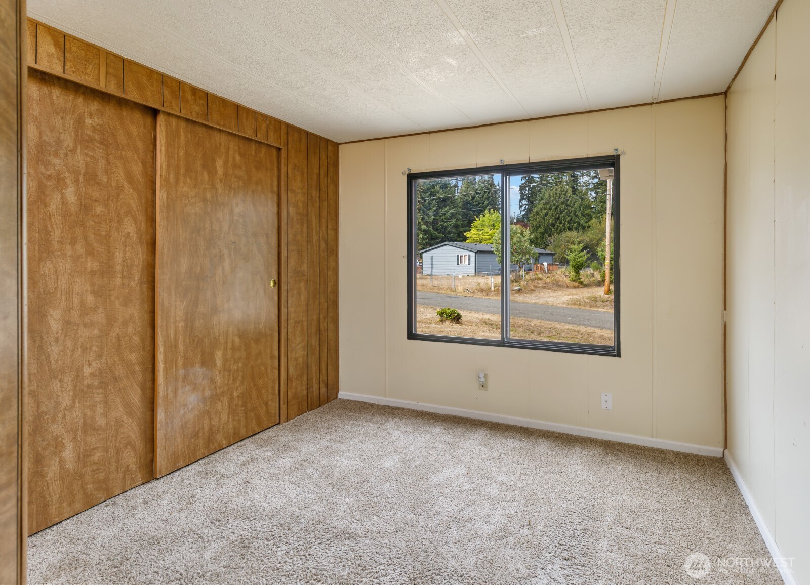 2050 E Timberlake West Drive Property Photo 6