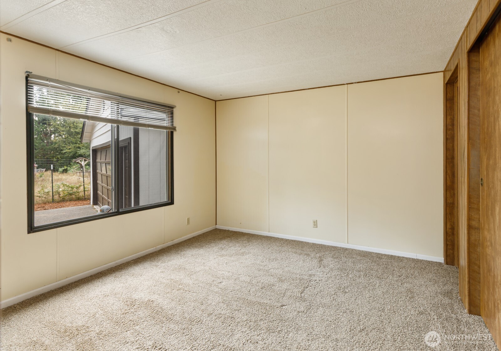 2050 E Timberlake West Drive Property Photo 7