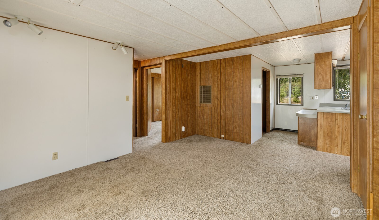 2050 E Timberlake West Drive Property Photo 8