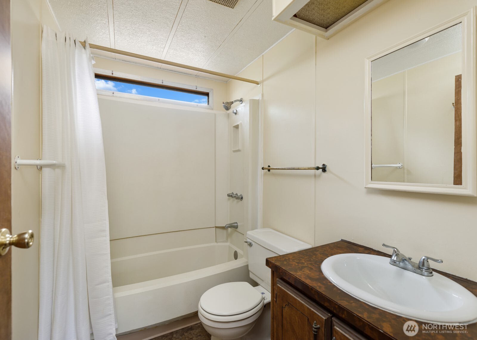 2050 E Timberlake West Drive Property Photo 9