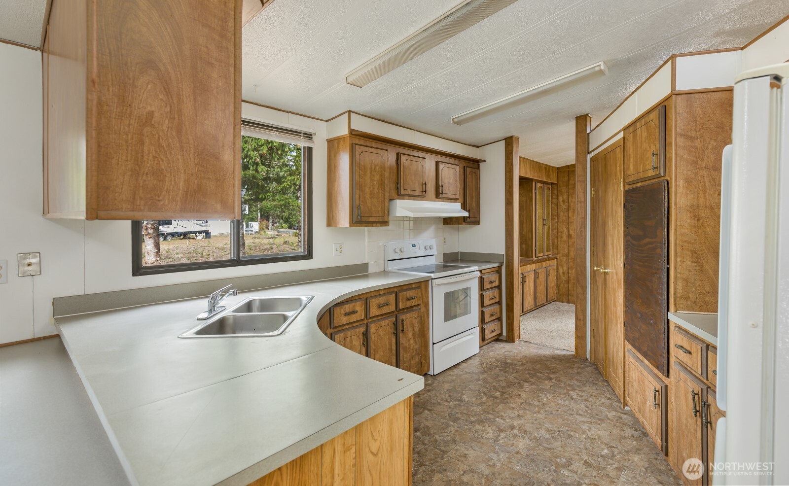 2050 E Timberlake West Drive Property Photo 12