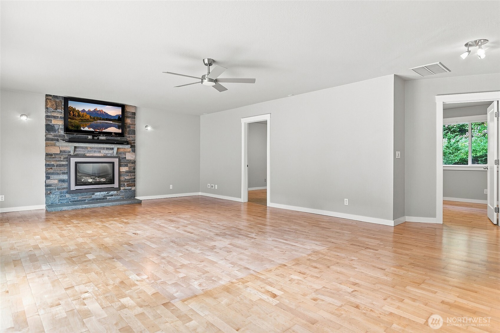18724 80th Avenue Property Photo 4