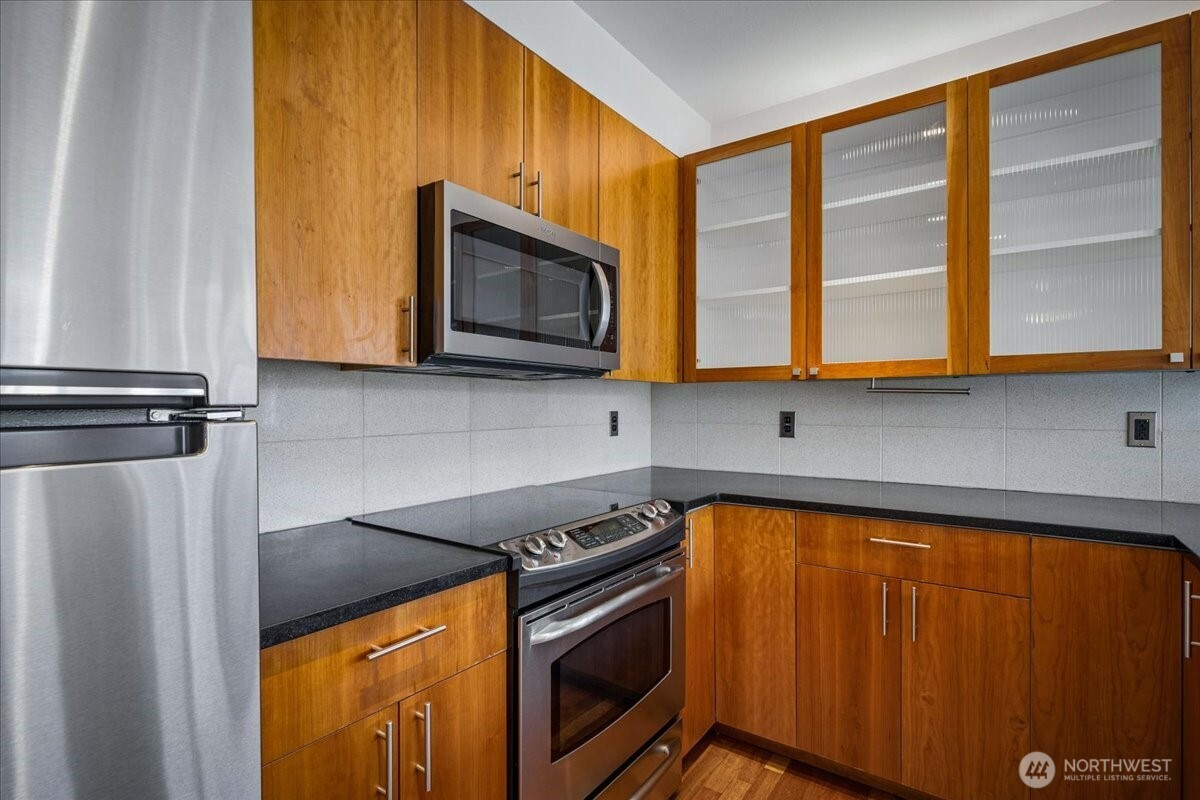 3104 Western Avenue 420 Property Photo 6