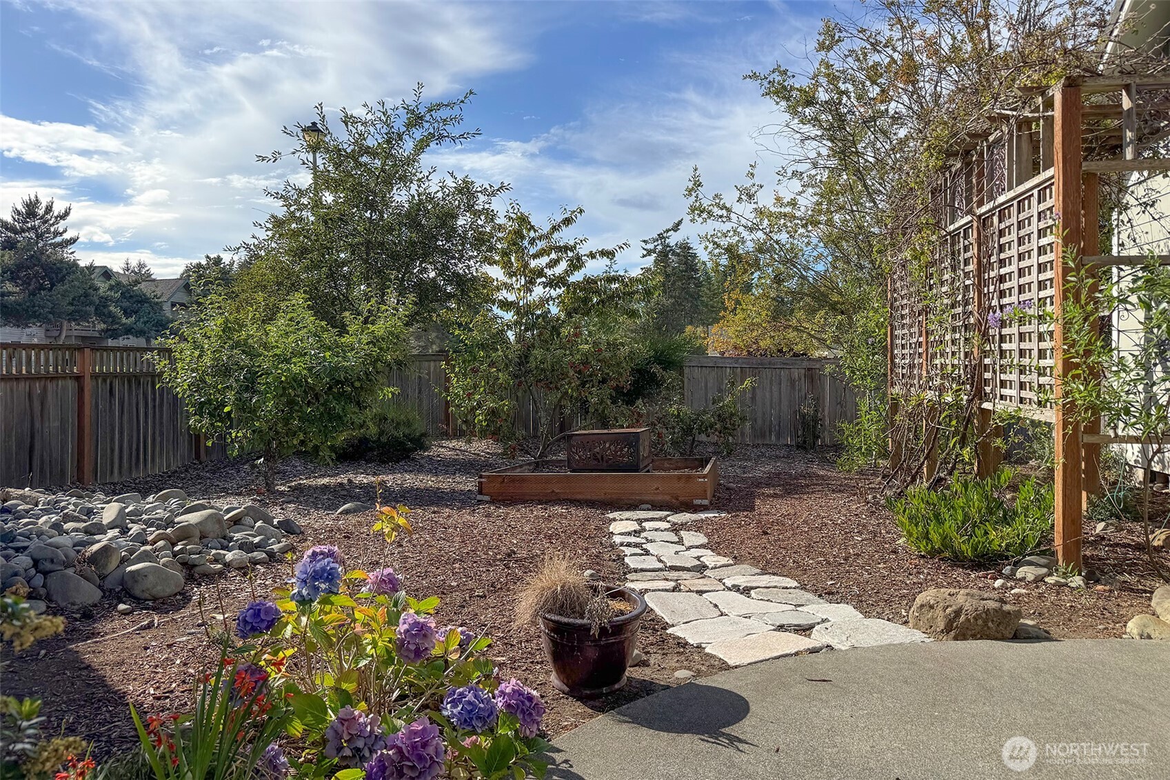 2239 W Sixteenth Street Property Photo 5