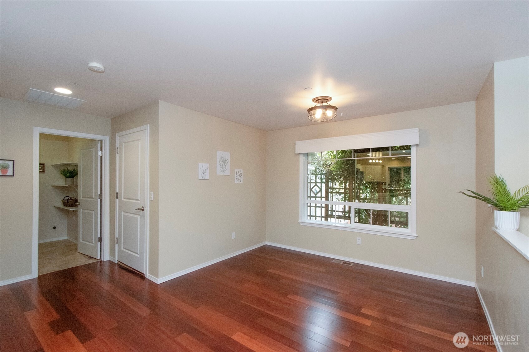 2239 W Sixteenth Street Property Photo 18