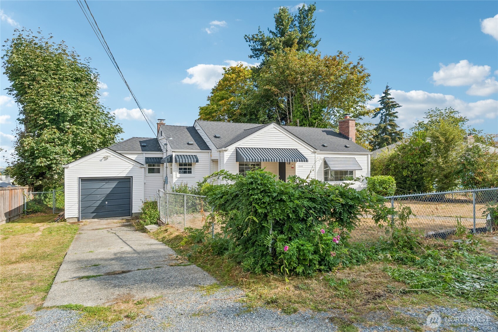 1048 S 100th Street Property Photo 2