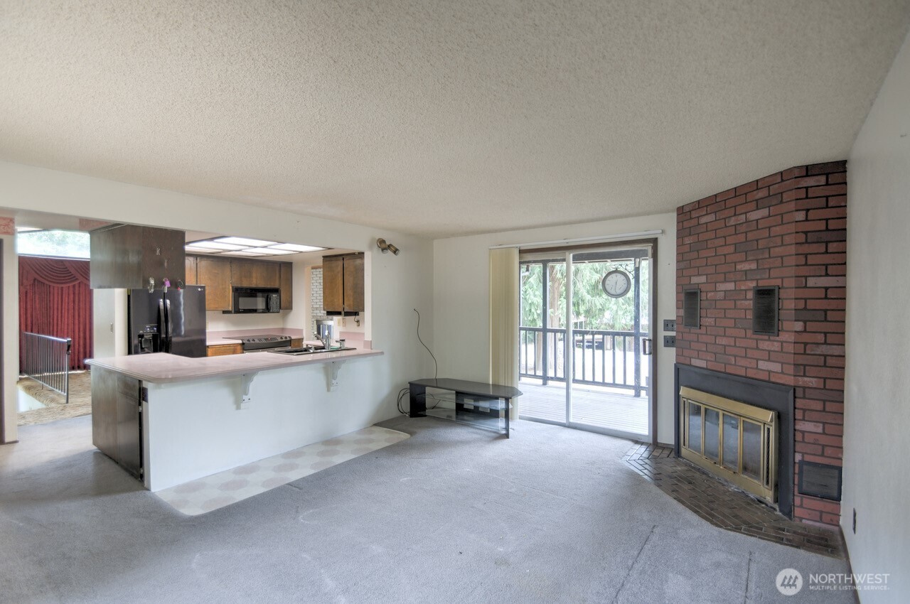 3301 33rd Loop Property Photo 7