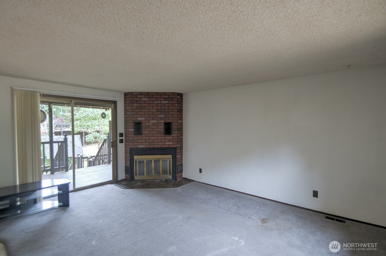 3301 33rd Loop Property Photo 9