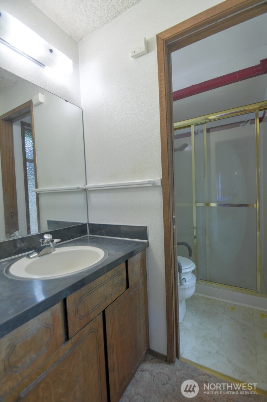 3301 33rd Loop Property Photo 16