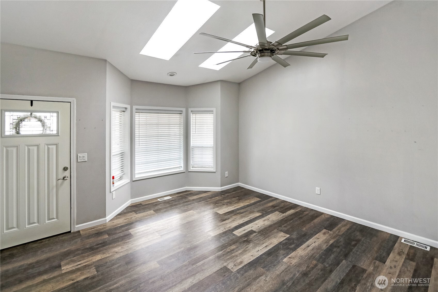 1228 143rd Street Property Photo 3