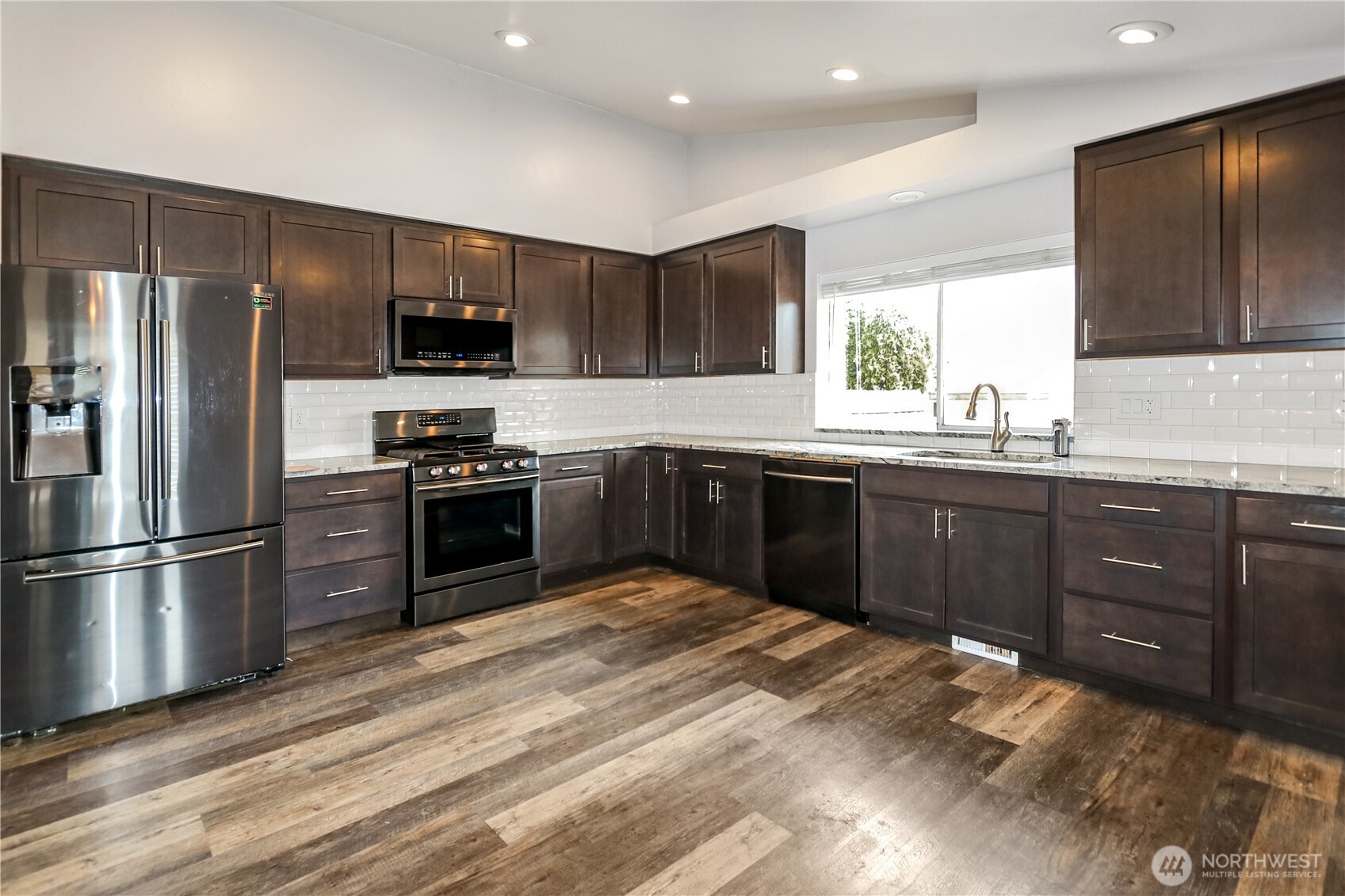 1228 143rd Street Property Photo 4