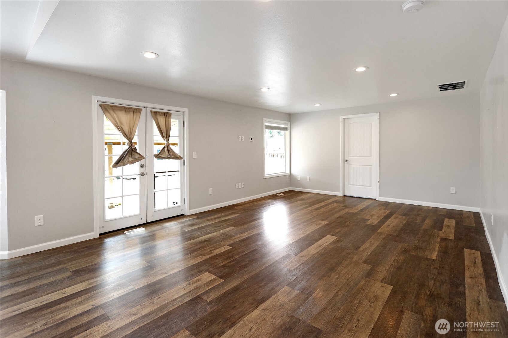 1228 143rd Street Property Photo 5