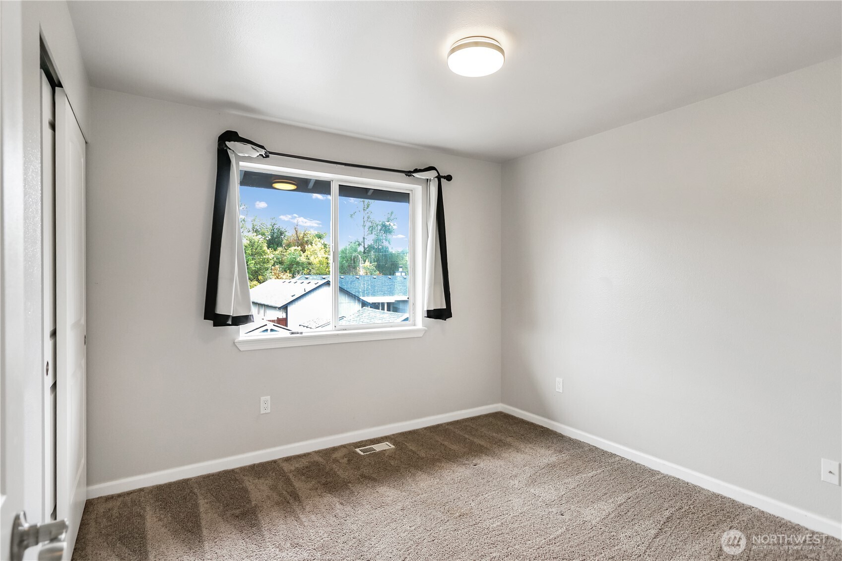 1228 143rd Street Property Photo 12